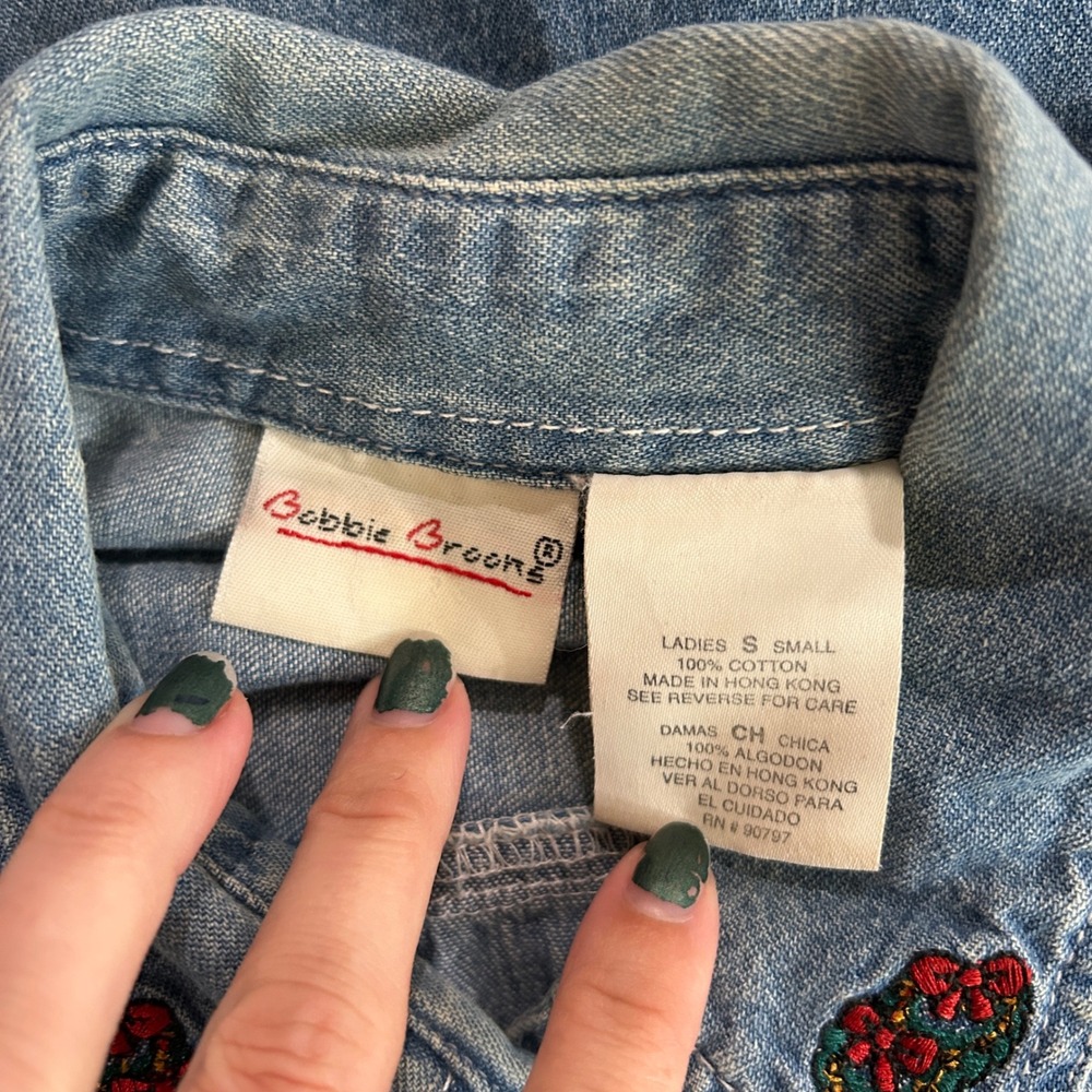 Bobbie Brooks Denim Shirt Women Small Blue Embroidered Christmas Winter Village - Picture 3 of 12